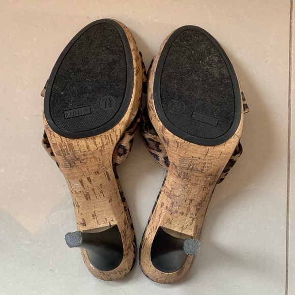 Leopard Print Heals - Picture 2 of 2